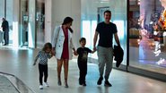 Michel Teló e família curtem dia em shopping - Edson Aipim / AgNews
