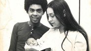 Preta Gil quando bebê no colo de seus pais, Gilberto Gil e Sandra Gadelha - Instagram/@pretagil