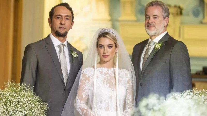O vestido de noiva usado por Érica (Marcela Fetter) no casamento é de uma grife espanhola - Divulgação/TV Globo