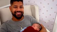 Viviane Araújo mostra rostinho do Joaquim, e internautas comparam recém nascido com o pai - Instagram/@araujovivianne