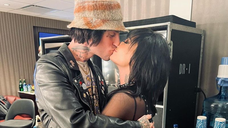 Jutes e Demi Lovato encantam os seguidores ao aparecem se beijando. - Instagram/@jutesmusic
