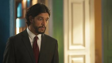 O príncipe aceita a voltar como mordomo na casa de Zahym (César Ferrario) em cena de 'Mar do Sertão'. - TV Globo