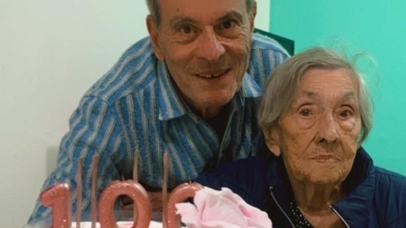Aos 81 anos, cantor teve sua jovialidade comparada a de Dona Beita - Instagram/@neymatogrosso