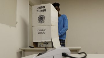 O título é cancelado quando o eleitor falta às urnas por três eleições seguidas. - Fernando Frazão/Agência Brasil