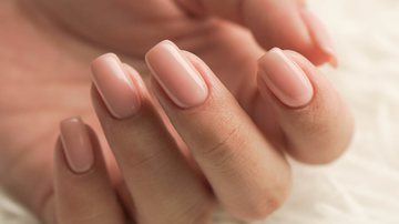 Esmaltes de unhas são responsáveis por cerca de 30% dos casos de dermatite alérgica de contato. - Chelson Tamares/Unsplash