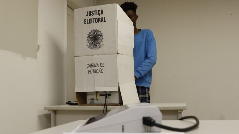 Última oportunidade do eleitor ficar em situação regular com a Justiça Eleitoral - Fernando Frazão/Agência Brasil
