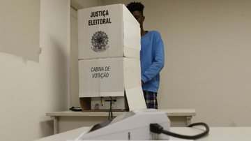 Última oportunidade do eleitor ficar em situação regular com a Justiça Eleitoral - Fernando Frazão/Agência Brasil