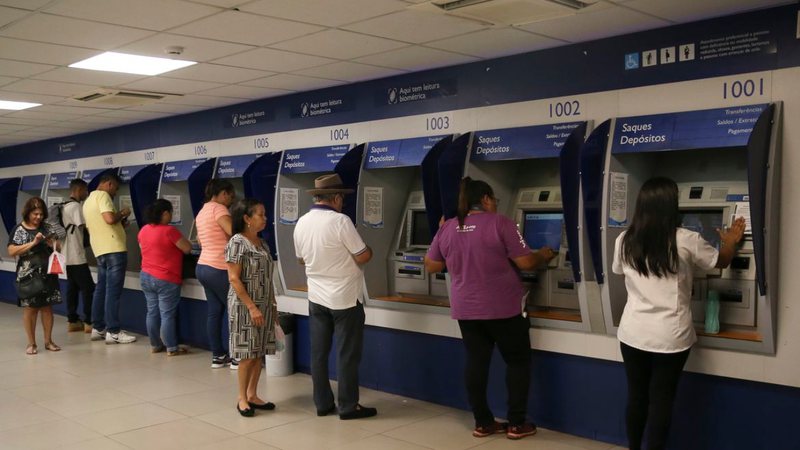 Agências bancárias estarão fechadas nesta sexta-feira - José Cruz/Agência Brasil