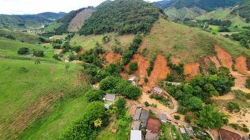Quatro pessoas morrem em deslizamento de terra em Minas Gerais - Divulgação/Corpo de bombeiros