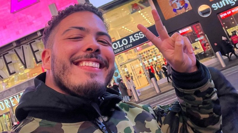 DJ Ronald apareceu em um telão na Times Square, em Nova York - Instagram/@rnldmusic