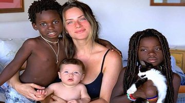 Giovanna Ewbank ao lado dos filhos, Titi, Bless e Zyan. - Instagram/@gioewbank