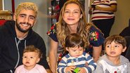 Pedro Scooby e Luana Piovani ao lado dos três filhos. - Instagram/@pedroscooby