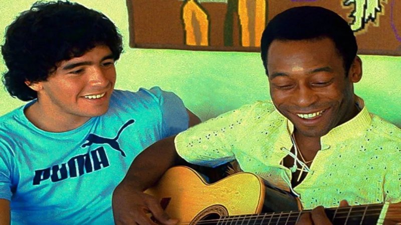 Pelé e Maradona superaram a relação conturbada e viveram amizade inesperada. - Facebook/@maradona