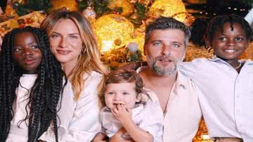 Bruno Gagliasso e Giovanna Ewbank com os três filhos. - Instagram/@brunogagliasso