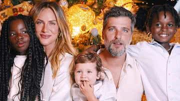 Giovanna Ewbank e Bruno Gagliasso com os filhos Titi, Zyan e Bless. - Instagram