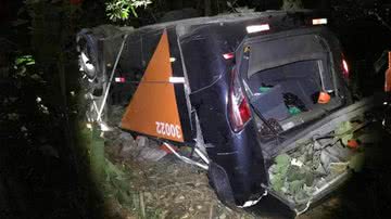 Ônibus caiu de uma ponte de dez metros em Minas Gerais - Reprodução/O Vigilante Online