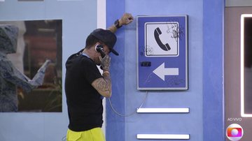 Mc Guimê atendeu o Big Fone e deu início à nova semana do BBB 23 - TV Globo