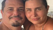 Cantor Conrado ao lado da esposa, Andréa Sorvetão. - Instagram/@andreasorvetaooficial