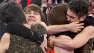Sandra Annenberg deu um abraço em Klara Castanho após seu desabafo no Altas Horas - Reprodução/TV Globo
