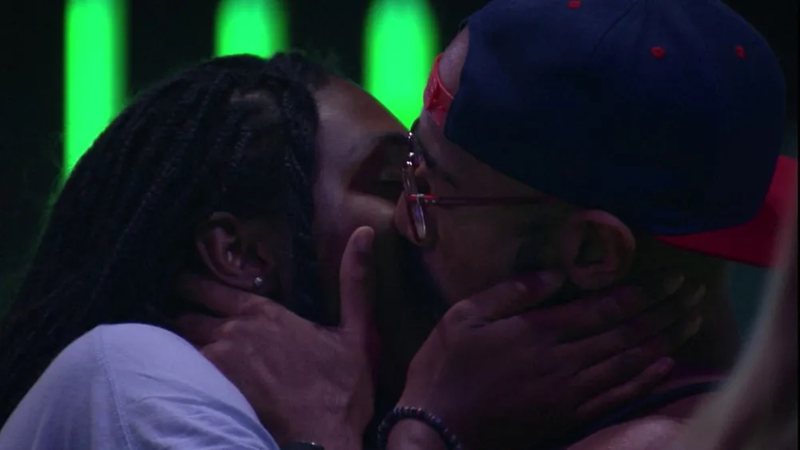 Sarah Aline e Ricardo dão beijão no BBB 23 - Globoplay