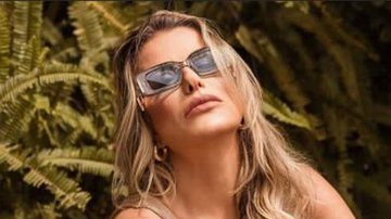 Poliana Rocha deu show de beleza com vestido longo - Instagram