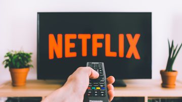 A Netflix estabeleceu a cobrança de uma taxa de R$ 12,90 pelo compartilhamento de senhas - Unsplash/Freestock