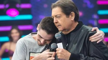 Fausto Silva e João Guilherme, seu filho, dividiam o comando do programa. - Band