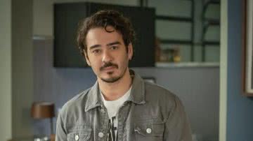 Simas é interpretado por Marcos Veras em 'Vai na Fé' - TV Globo
