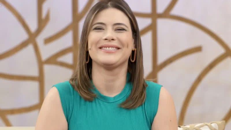 A apresentadora está esperando por Aurora. - TV Globo