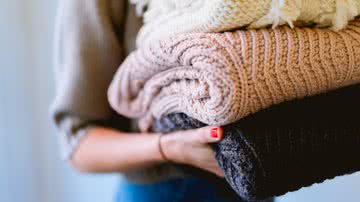 Veja como reviver roupas de frio para usar no inverno - Unsplash