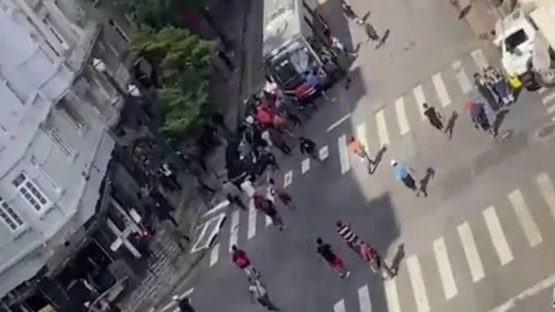 Usuários de drogas atacam ônibus no centro de São Paulo - Reprodução/Redes sociais