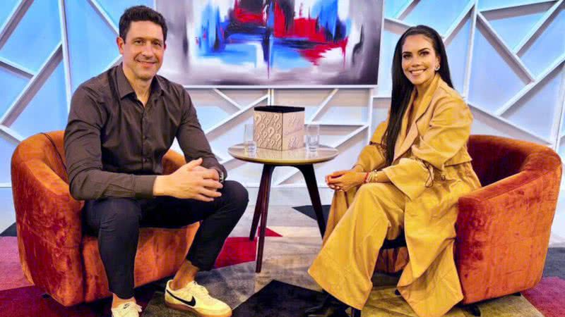 Gustavo Borges e Daniela Albuquerque conversaram sobre a carreira do ex-nadador. - Divulgação/RedeTV!
