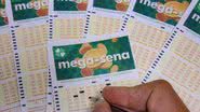 Os sorteios da Mega-Sena ocorrem às quartas-feiras e sábados - Rafa Neddermeyer/Agência Brasil