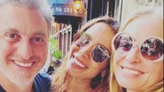 Anitta encontrou o casal de apresentadores em Nova York para celebrar a vitória na premiação norte-americana - Instagram/Luciano Huck