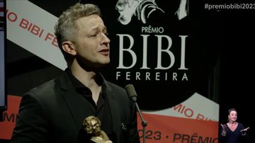 Lucas Lima foi premiado por sua participação em um musical e fez questão de citar sua ex Sandy - Reprodução/YouTube