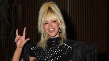 Com direito a peruca loira, Bruna Marquezine recriou look de Xuxa para festa de Anitta - Victor Chapetta e Fabrício Pioyani/Agnews