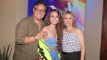Larissa Manoela e os pais, Gilberto e Silvana. - Instagram