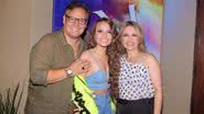 Larissa Manoela e os pais, Gilberto e Silvana. - Instagram