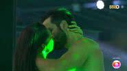 Deniziane e Matteus se beijam em frente às câmeras na sexta festa do BBB 24. - Reprodução/TV Globo