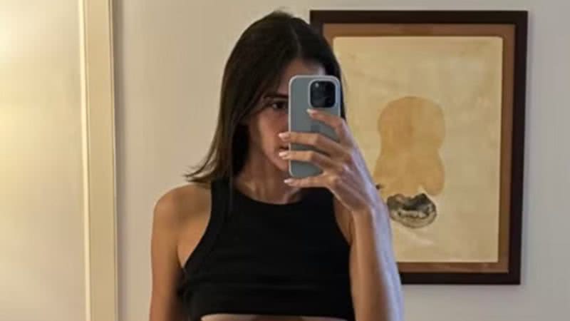 Bruna Marquezine sensualiza posar de lingerie e top com decote underboob. - Instagram/@brumarquezine