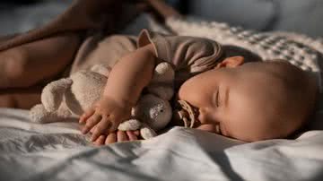 Bebê dormindo - Foto: Reprodução/Freepik