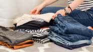 Saiba o que o guarda-roupa cápsula e confira dicas para montar o seu - Unsplash/Sarah Brown