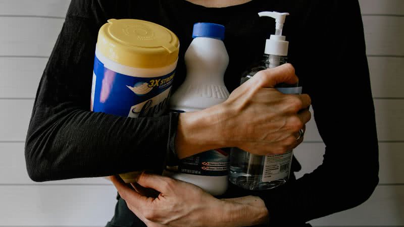 Saiba quais produtos de limpeza podem trazer riscos à saúde quando misturados - Kelly Sikkema│Unsplash
