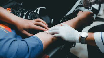 Trabalhador pode doar sangue e medula óssea durante o expediente; Confira os direitos - Unsplash/Nguyễn Hiệp