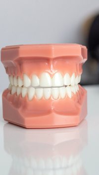 6 mitos sobre o clareamento dental