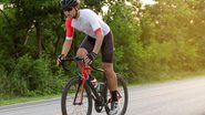 Andar de bicicleta ajuda a manter a disposição. - Shutterstock