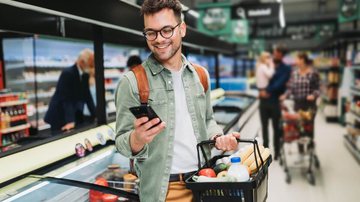 Organizar as finanças ajuda a economizar na hora de fazer compras no supermercado - hedgehog94 | Shutterstock