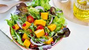 Salada verde com manga para ajudar a emagrecer. - vanillaechoes | Shutterstock