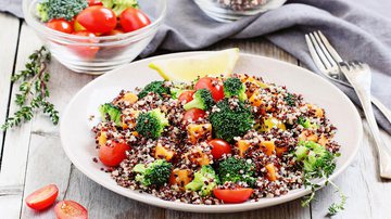 Salada de quinoa com brócolis - Shutterstock
