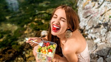 Alimentação saudável é um tema que gera dúvidas - RossHelen | Shutterstock